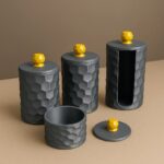 Kit Banheiro Luxo 3D em PETG Cinza Texturizado com Tampa Amarela